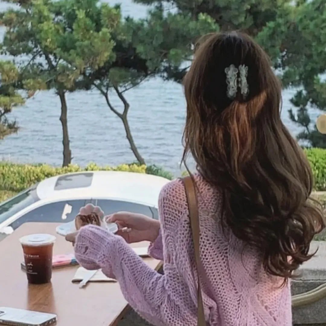 沙滩上的夏娃